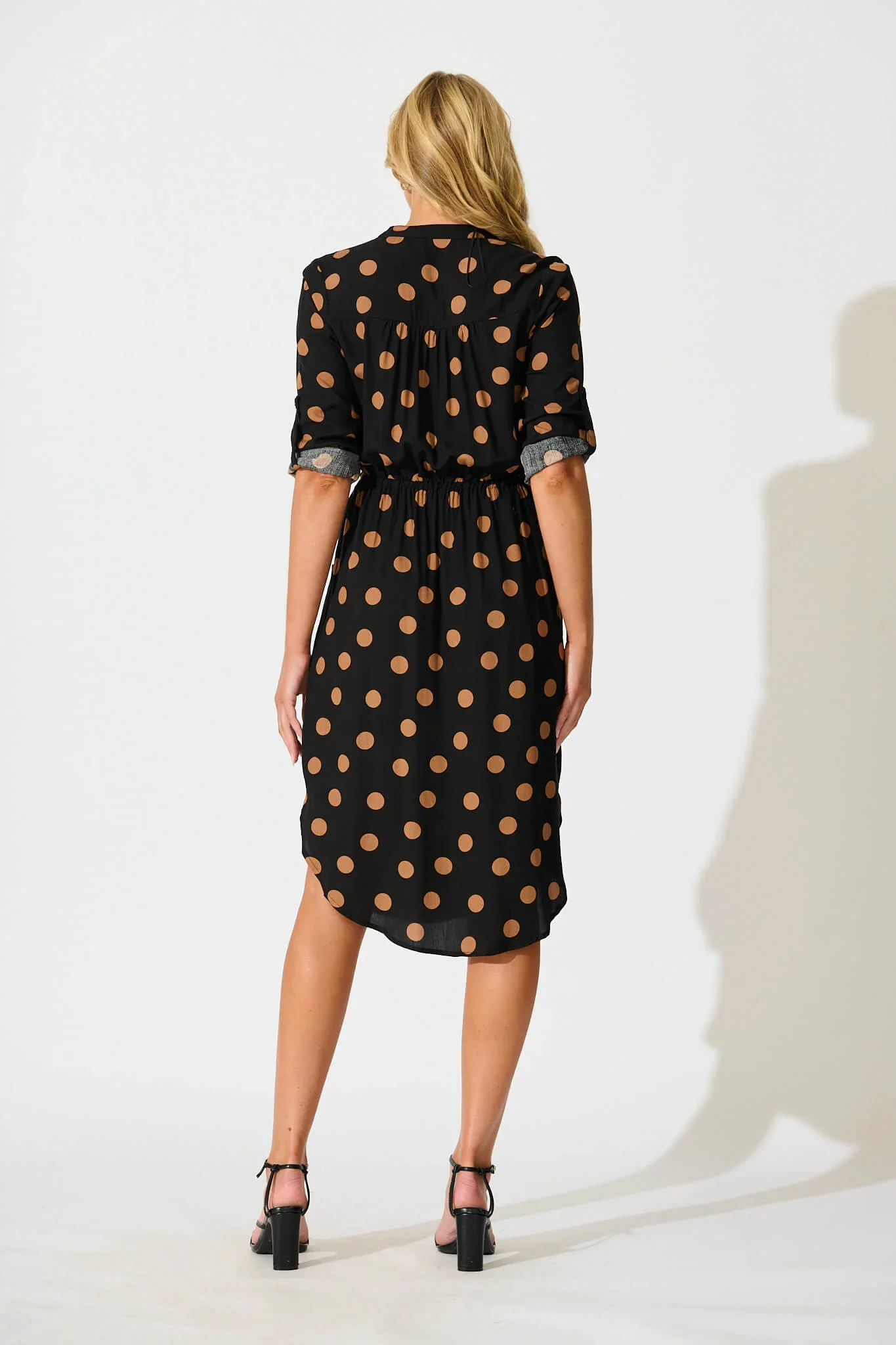 Rival Zip Dress in Black with Brown Spot - Imagem 4